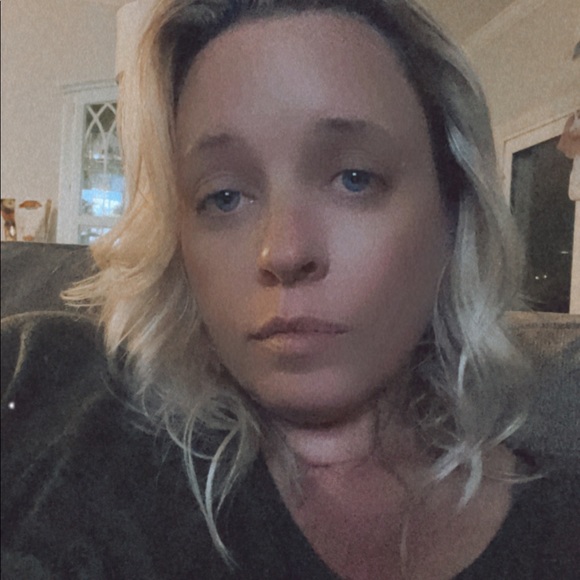 Profile Picture of Erin fitzpatrick Cimino (@efitz782) on Poshmark