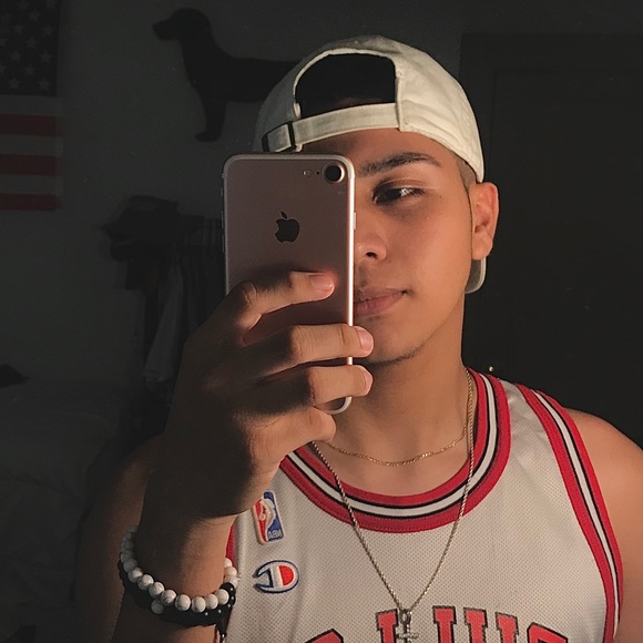 Profile Picture of Michael Hernandez (@michaelhdzz) on Poshmark