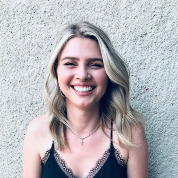 Profile Picture of Ariana Neverdahl (@neverdahla) on Poshmark