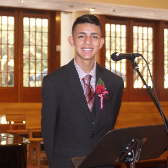 Profile Picture of Gabriel Castro (@gabrielc0129) on Poshmark