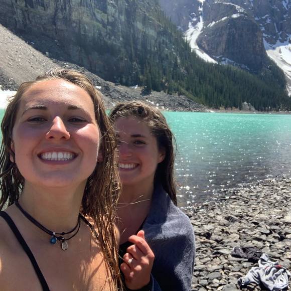 Profile Picture of Maria Sambrick (@marianichole84) on Poshmark