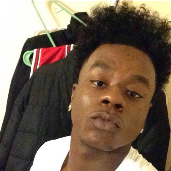 Profile Picture of Ai markk Feagins (@markk8) on Poshmark