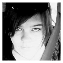 Profile Picture of Bella Sharp (@horrificdelight) on Twitter