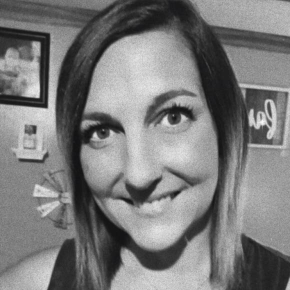 Profile Picture of Vanessa Davidson (@nessad35) on Poshmark