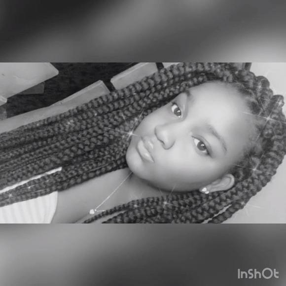 Profile Picture of Lay Lay (@delaysia23) on Poshmark