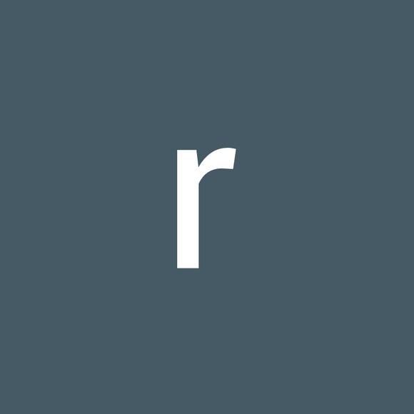 Profile Picture of Renyhia Crutcher (@rc10_fab) on Poshmark
