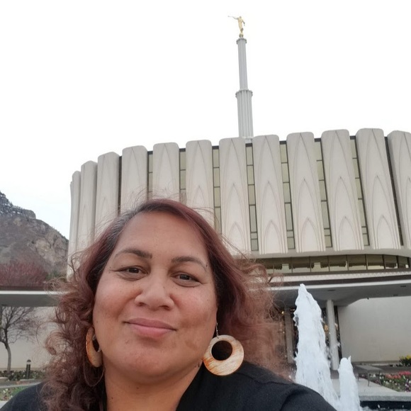 Leslie Unufe - Poshmark Profile Picture of Leslie Unufe (@leslieunufe) on Poshmark