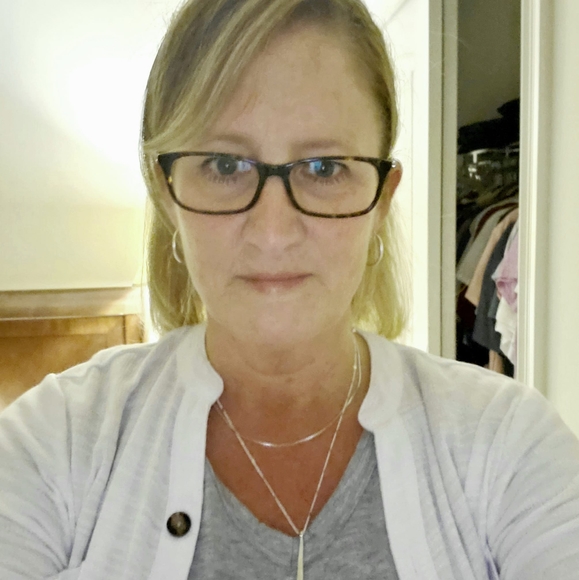 Profile Picture of Paula Lowe (@poolalla) on Poshmark