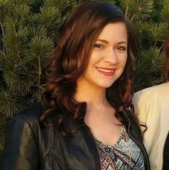 Profile Picture of Melissa Ismert (@missismert) on Poshmark