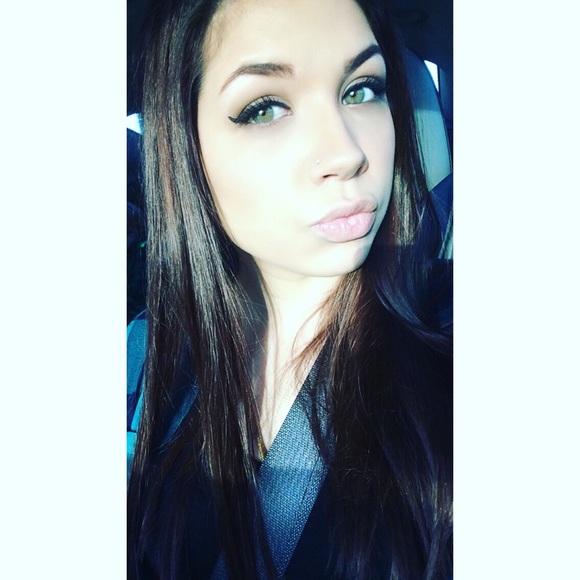Profile Picture of Brianna Spradlin (@bri_nicole_s) on Poshmark