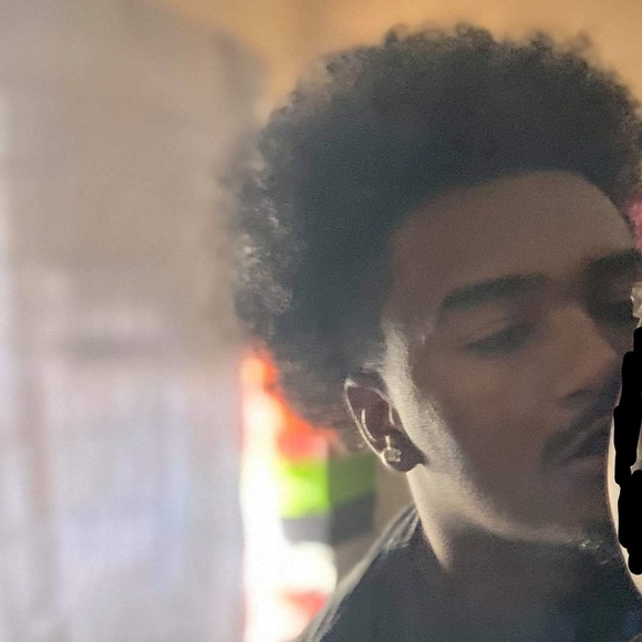 Victor Salmon - Poshmark Profile Picture of Victor Salmon (@hunchvic) on Poshmark