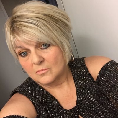 Profile Picture of Elizabeth Bradbury (@lizbradbury59) on Twitter