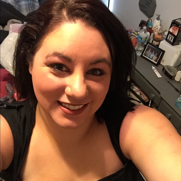 Profile Picture of Samantha Allegretto (@sallegretto) on Poshmark