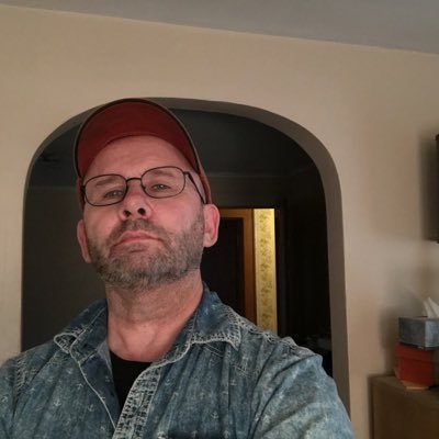 Profile Picture of John Bohr (@bohr_john) on Twitter