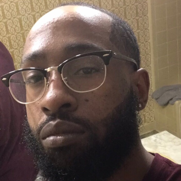 Profile Picture of Daniel Cornelius (@dcornelius33) on Poshmark