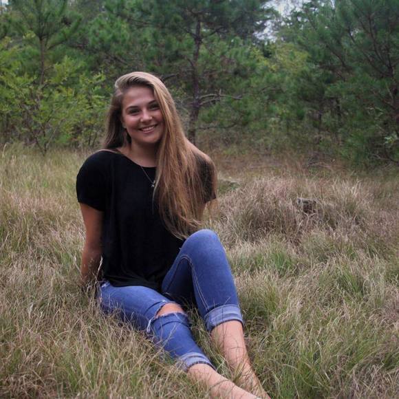 Profile Picture of Sara Trauterman (@saratrauterman) on Poshmark