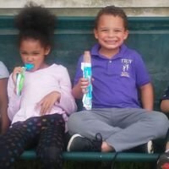 Profile Picture of Barbara Daniels (@plussize22) on Poshmark