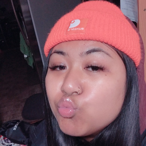 Profile Picture of Trixy Arambulo (@trixamill) on Poshmark