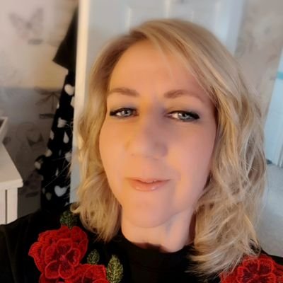 Profile Picture of Lisa Yates (@lisayates71) on Twitter