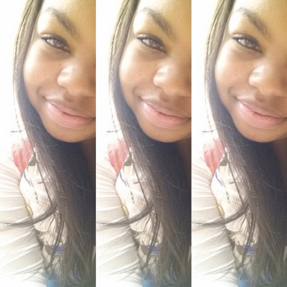 Profile Picture of Donna-simone Davis (@donna_simone) on Poshmark