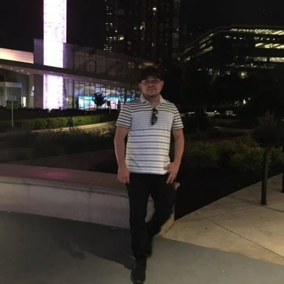 Profile Picture of Alvaro Aburto tuckler (@alvaroaburto41) on Poshmark