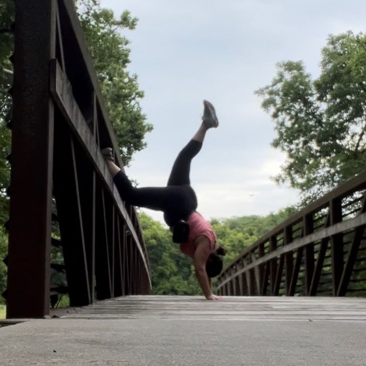 Profile Picture of Allison Moore (@midsize_marathon) on Tiktok