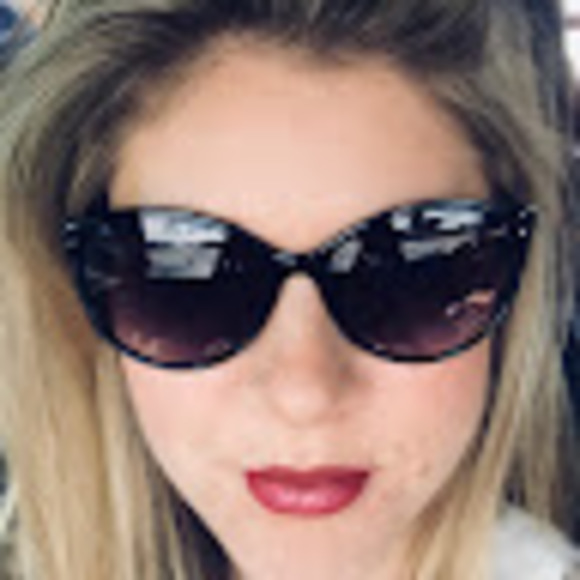 Profile Picture of Ashleigh Stabley (@a_stabley) on Poshmark