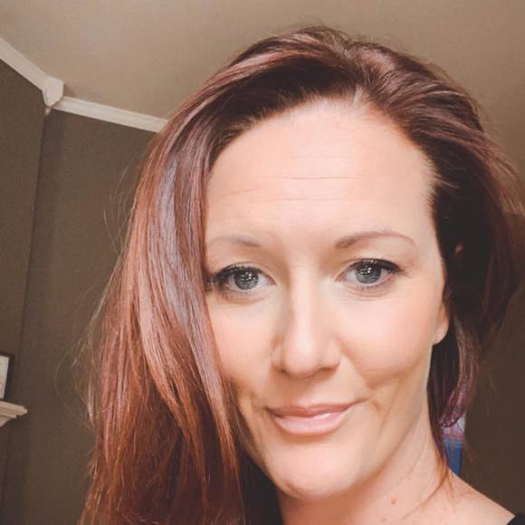 Profile Picture of Erin Echelmeyer (@erinechelmeyer) on Poshmark