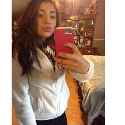 Profile Picture of Cynthia Villagran (@_villagrannn) on Twitter