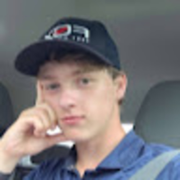 Profile Picture of Steven Murdoch (@stevenjmurdoch) on Poshmark
