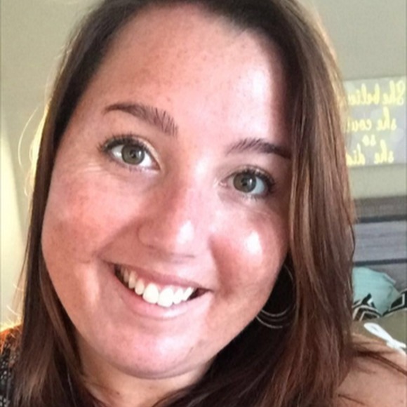 Profile Picture of Anne Mclaughlin (@annemclaughlin) on Poshmark