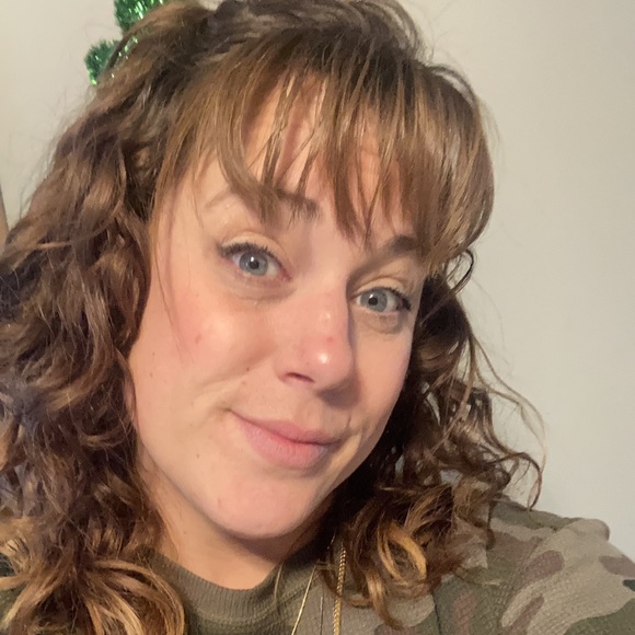 Profile Picture of Kim Critelli (@kimcritelli7) on Poshmark