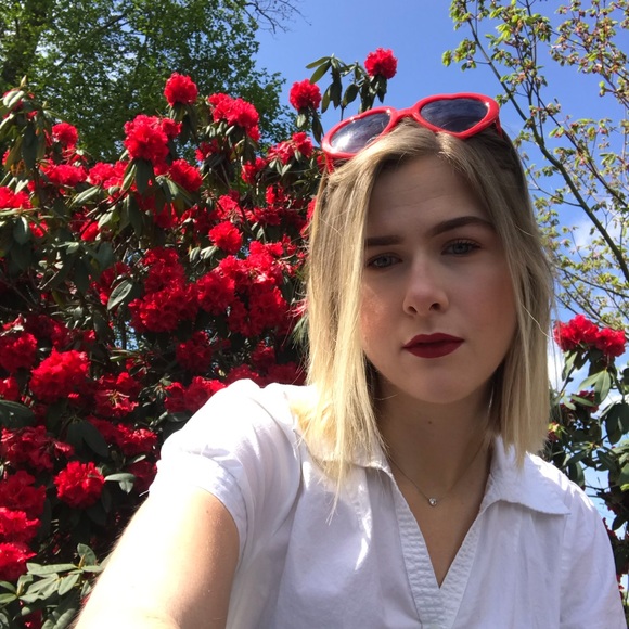 Profile Picture of Rebecca Kuzek (@rebeccakuzek) on Poshmark