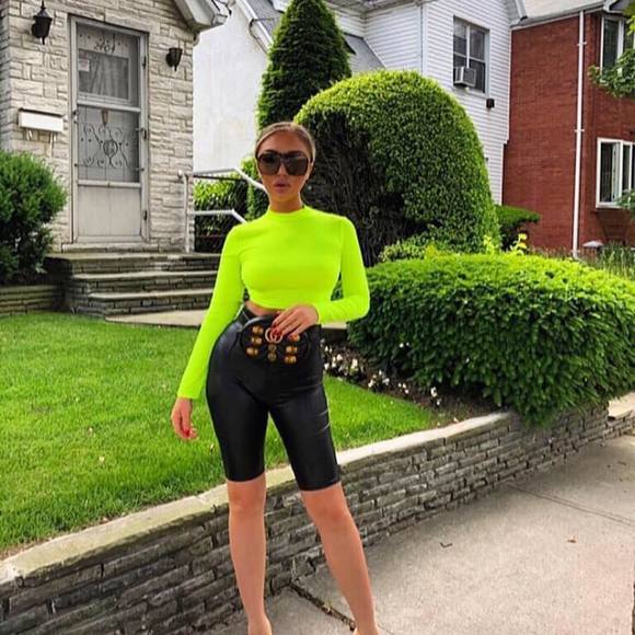 Profile Picture of Ruslana Ruslanova (@ruslana_r) on Poshmark