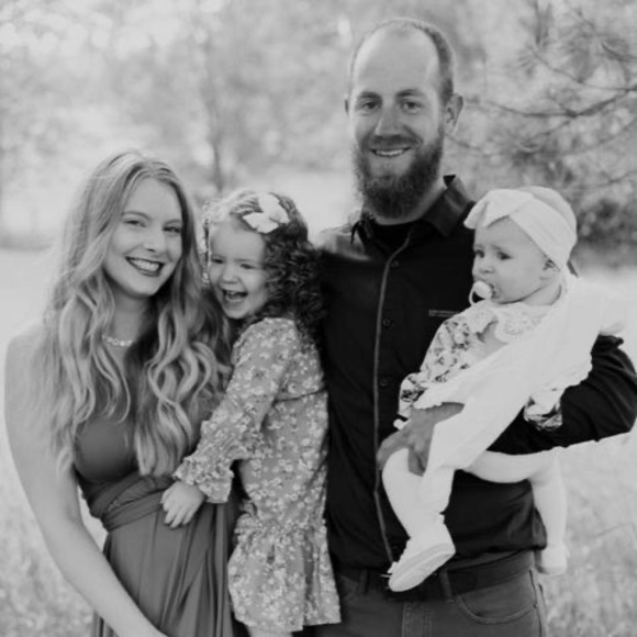 Profile Picture of Sarah Wimer (@makinmemories92) on Poshmark