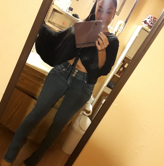 Lilly ana Ballanes - Poshmark Profile Picture of Lilly ana Ballanes (@lballanes) on Poshmark