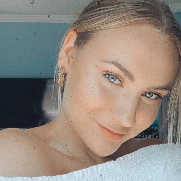 Profile Picture of Jana Kemper (@jana_kemper) on Poshmark