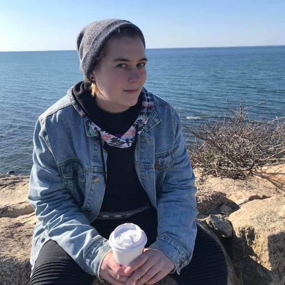 Profile Picture of Gillian Binley (@gillimon97) on Poshmark