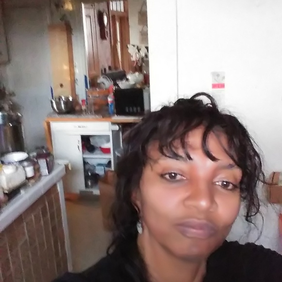 Profile Picture of Angel Entner (@zenangel50) on Poshmark