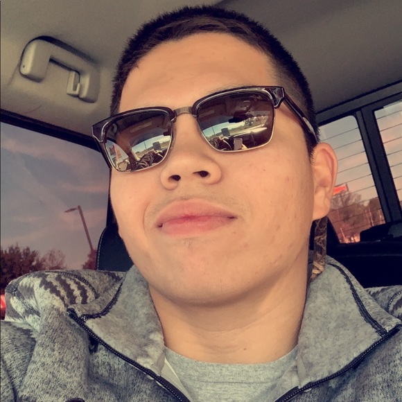 Profile Picture of Nick Inabnet (@nickinabnet) on Poshmark