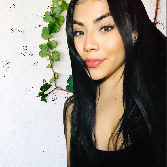 Profile Picture of Genesis Aguirre (@hennessyx0x0) on Poshmark