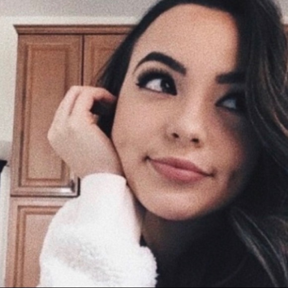 Profile Picture of Jillian Rappi (@jrappi) on Poshmark