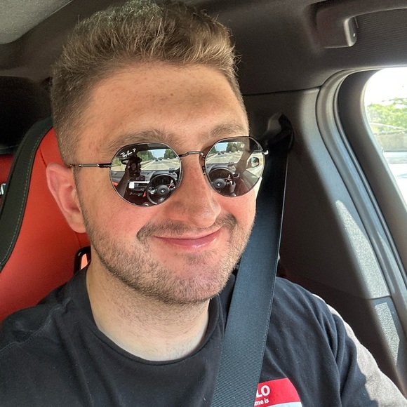 Profile Picture of Michael Calabrese (@mrcalabrese2) on Poshmark