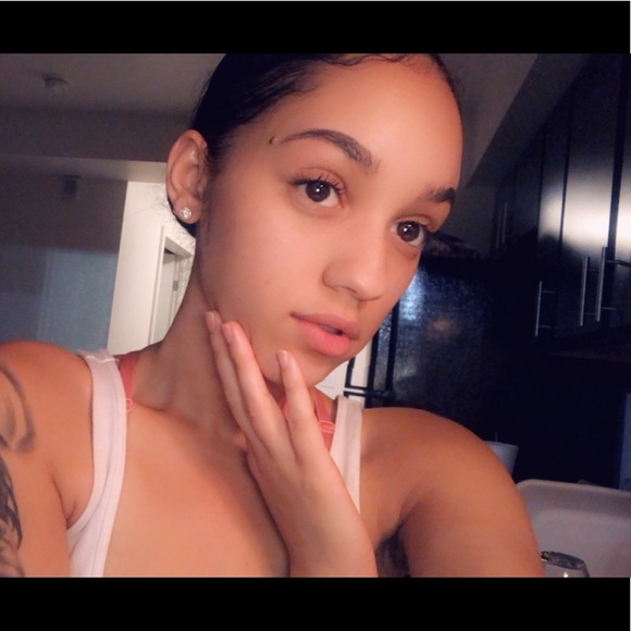 Profile Picture of Francesca Roberts (@blaacbutterfly) on Poshmark
