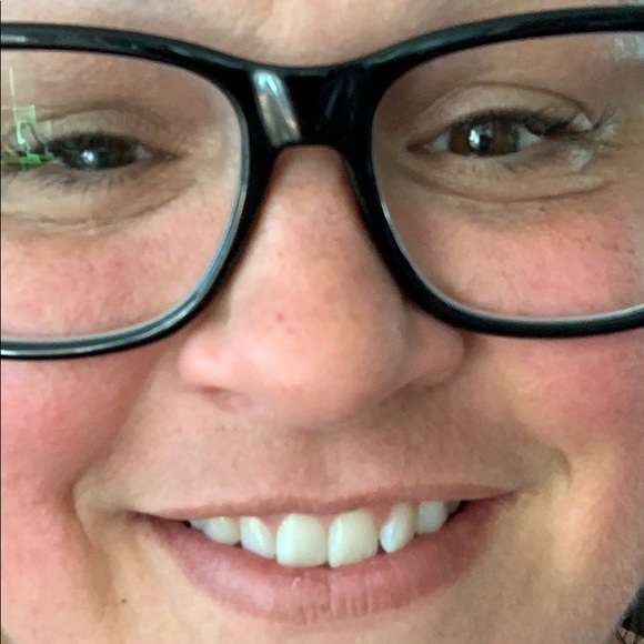 Profile Picture of Isabelle Richard (@abeillebiz23) on Poshmark