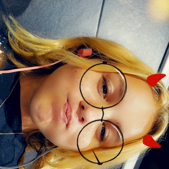 Profile Picture of Ruby Hood (@ruby_hood) on Poshmark