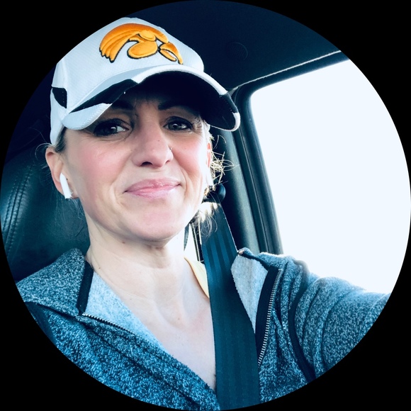 Profile Picture of Emily Gibbs (@elgibbs2012) on Poshmark