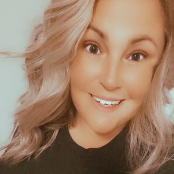 Profile Picture of Emily Rodrigue (@emily_121520) on Poshmark