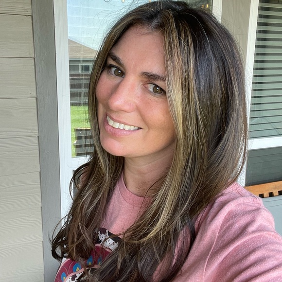 Profile Picture of Rebecca Battleson (@rebecca_b13) on Poshmark