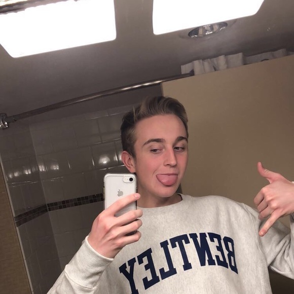 Profile Picture of Carter Rieckhoff (@carterrieckhoff) on Poshmark